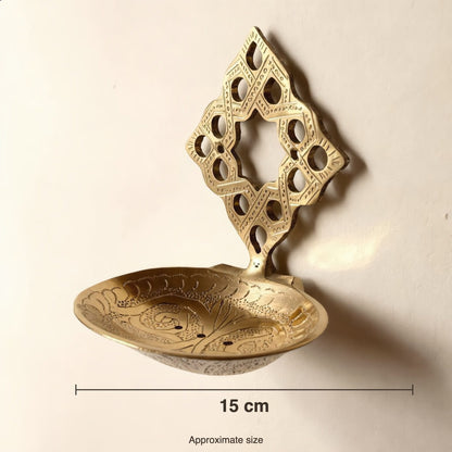 Brass soap dish size: dish about 15 cm wide