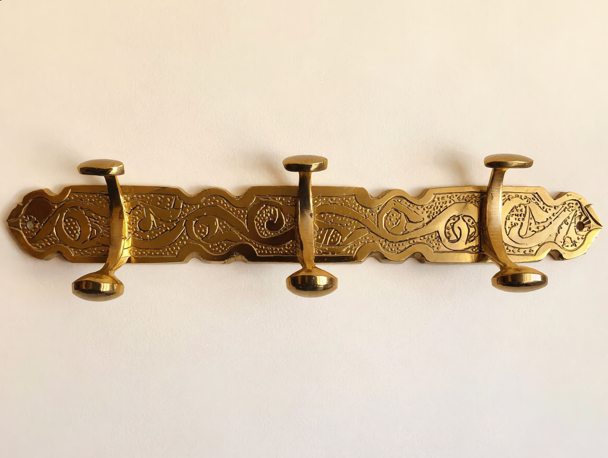 Engraved Moroccan brass wall hook rack with 3 hooks, Cuivra